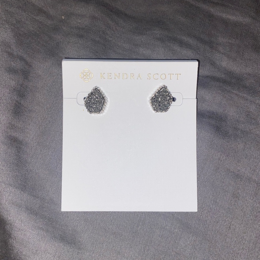 Silver Kendra Scott Studs!